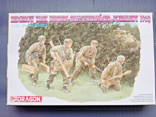 Dragon 6127 hedgerow tank - 6127,
